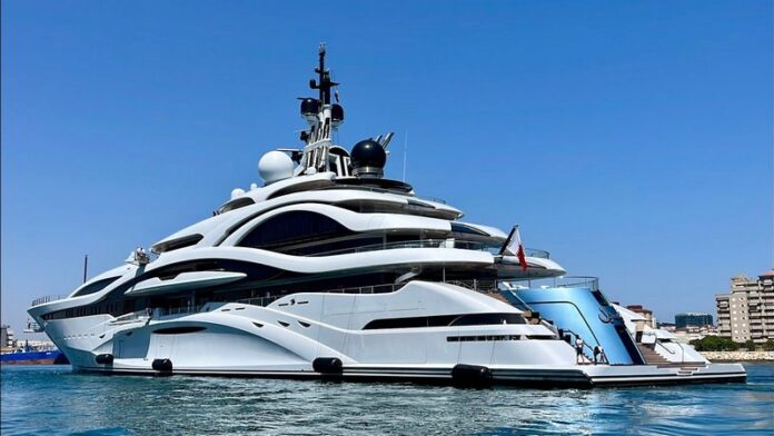mega yatch dell’emiro del Qatar