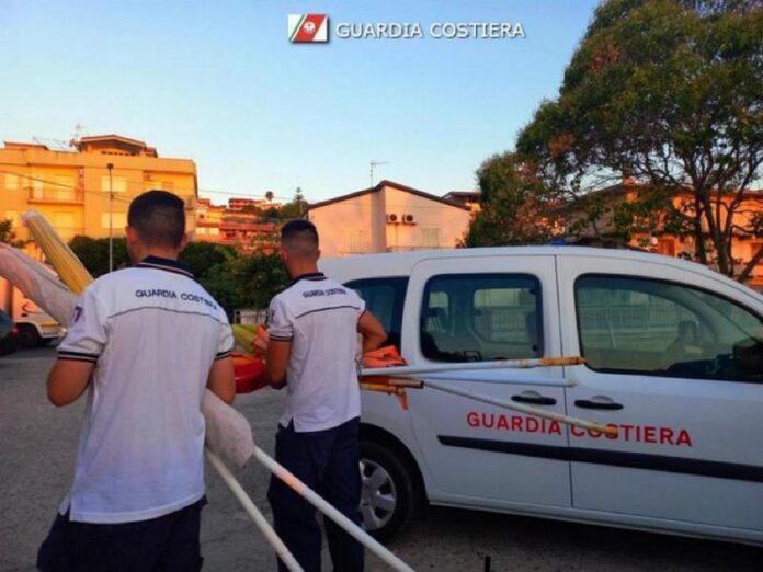 sequestro ombrelloni guardia costiera