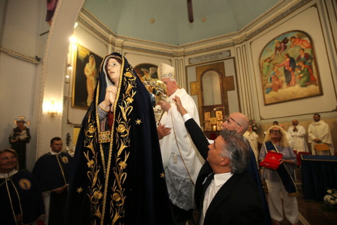 Incoronata la statua della Madonna Addolorata di Rosarno