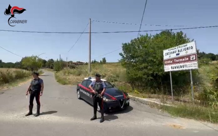 aggressione cassano ionio arresto carabinieri
