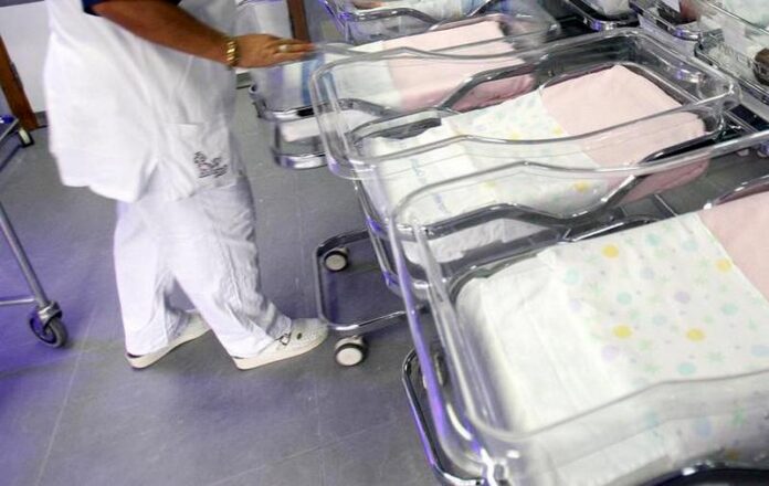 neonati maternità ospedale bimbi bambini