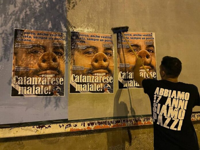 manifesti contro saladini