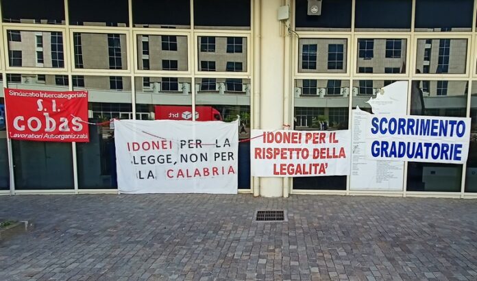 sit-in Si Cobas cittadella regionale