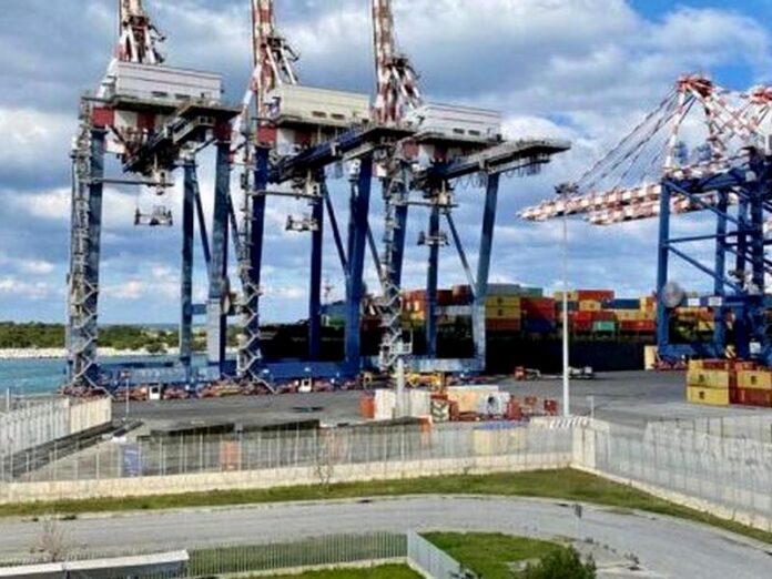 porto gioia tauro gru