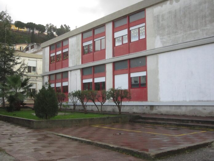 furto scuola paola