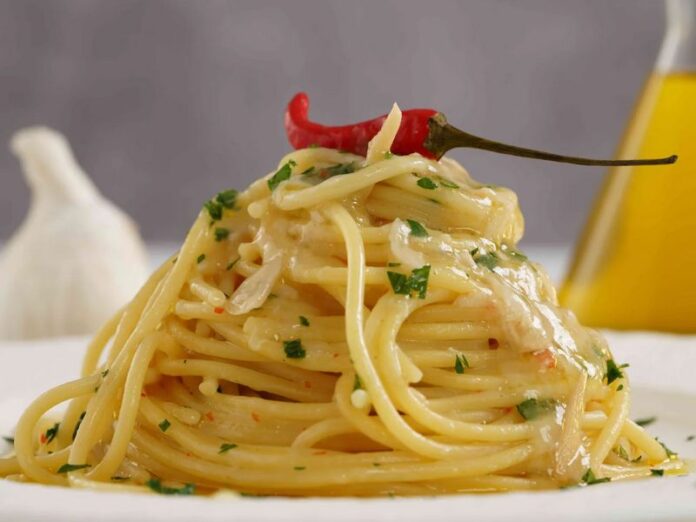 Spaghetti aglio olio e peperoncino