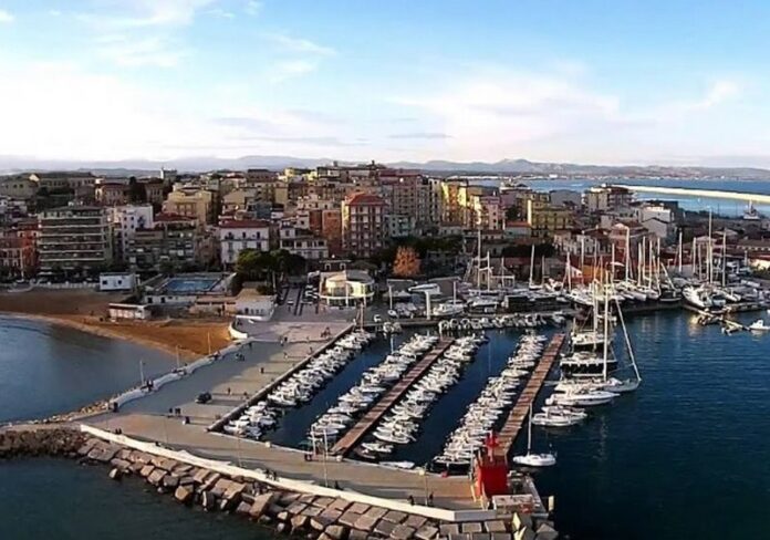 crotone porto