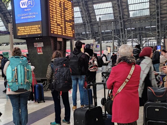 stazione passeggeri treni turisti