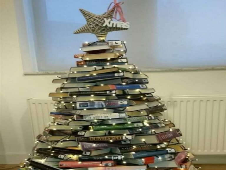 albero di natale con libri