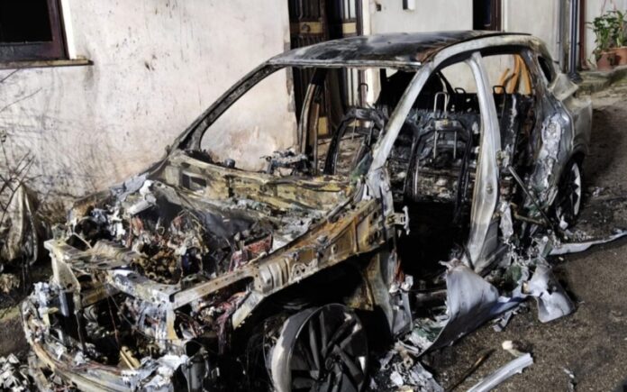 incendiata auto bisignano