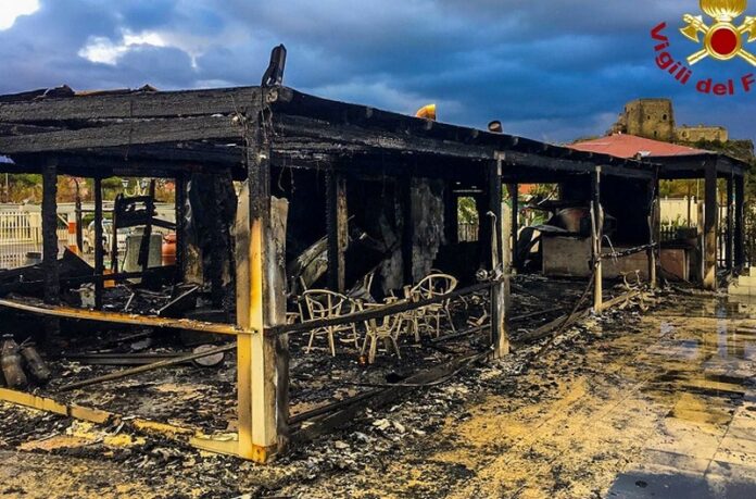 incendio lido scalea
