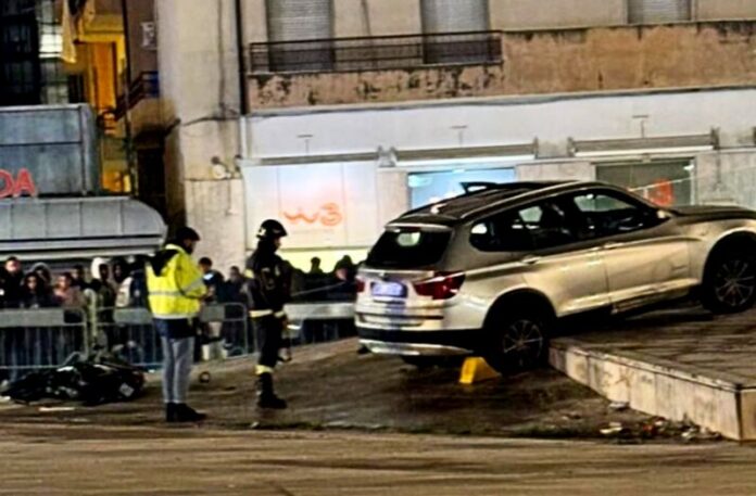 incidente auto piazza billotti cosenza
