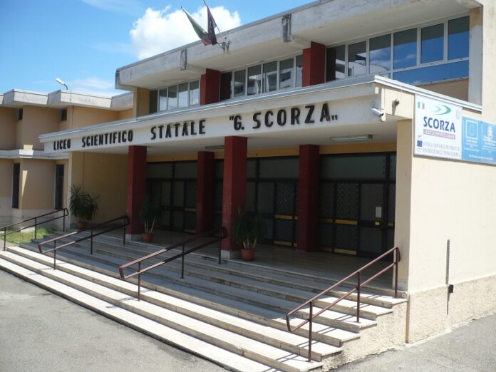 aggressione preside liceo cosenza