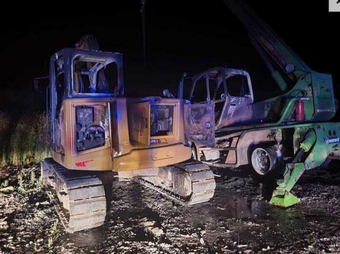 mezzi incendiati cantiere