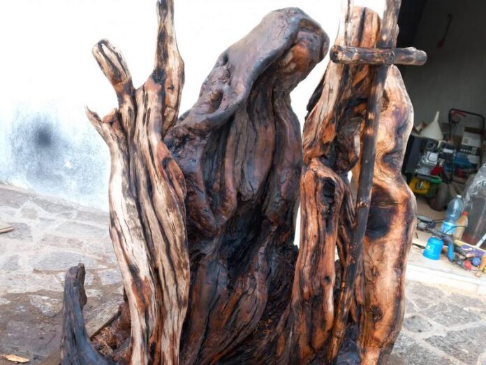 scultura legno cristo