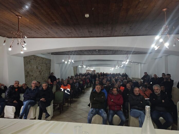assemblea lavoratori forestali san giovanni in fiore