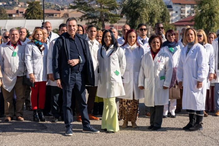 medici cubani occhiuto