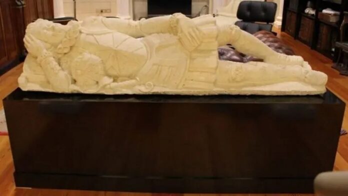 statua del Cavaliere Monsolini