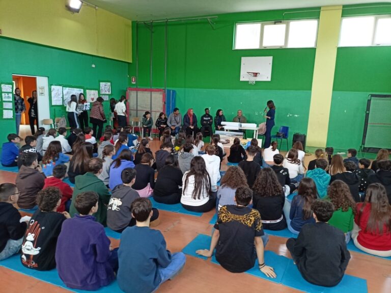 ricordo vittime cutro a scuola