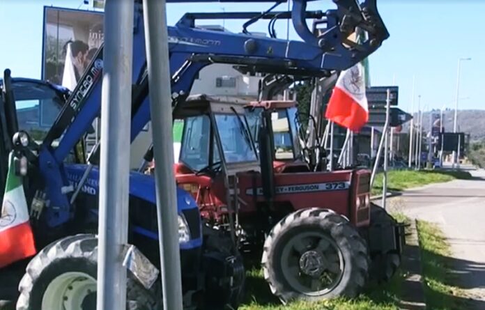 trattori protesta vibo valentia