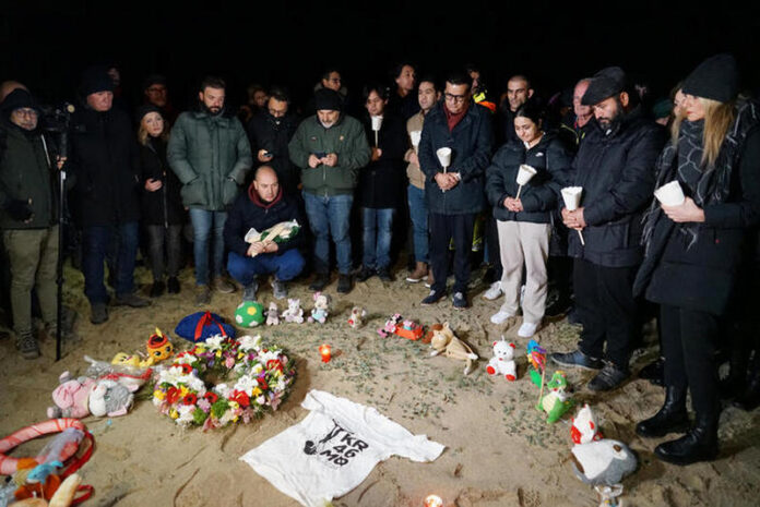 Fiaccolata alle 4 di notte, l'orario del naufragio di Cutro un anno fa
