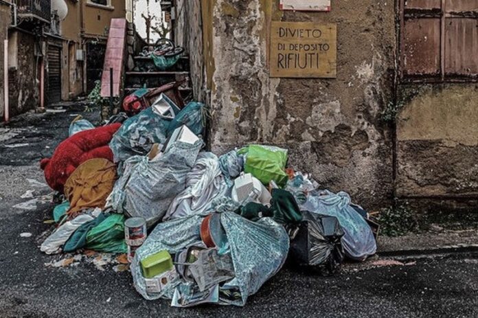 abbandono rifiuti cosenza