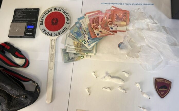 droga arresto donna Crotone