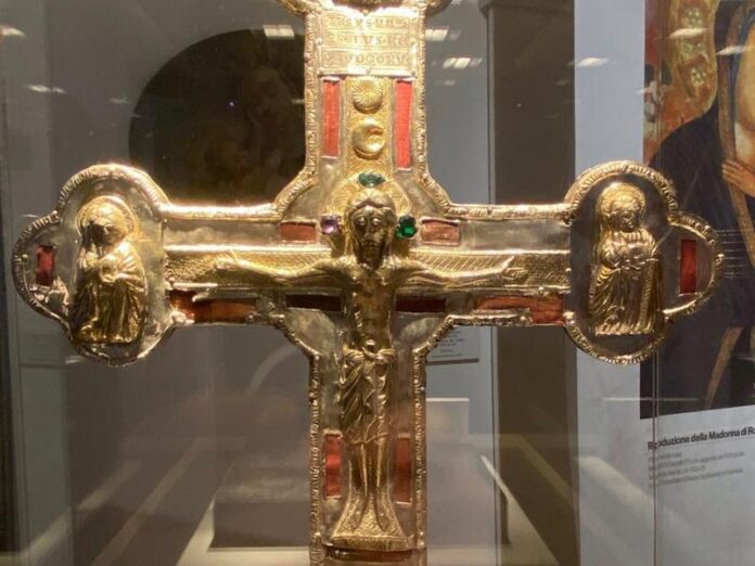 crocifisso in mostra