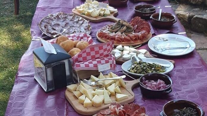 pic nic tavola imbandita