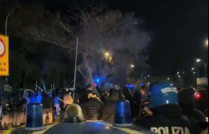 tafferugli fuori stadio cosenza