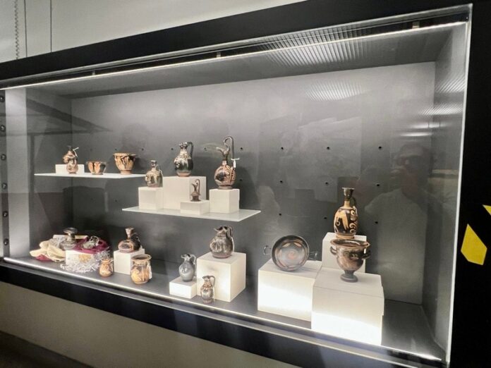 Reperti confiscati in mostra