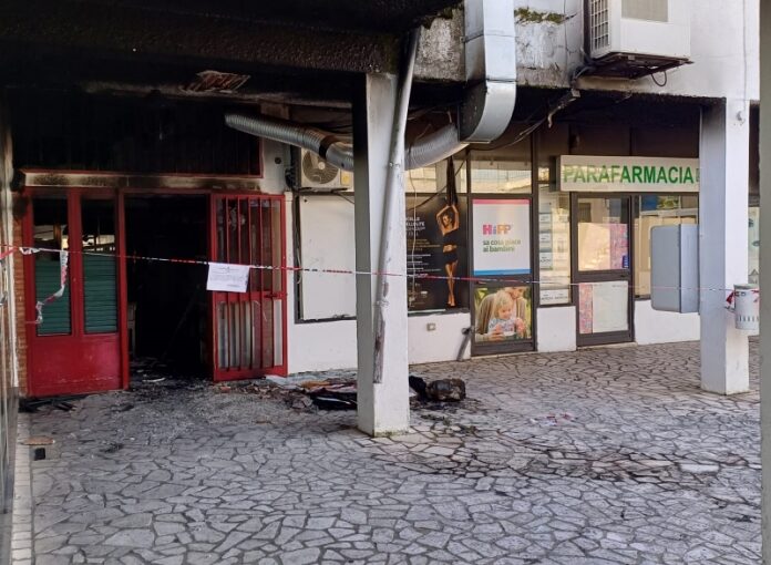 bar incendiato marina di sibari