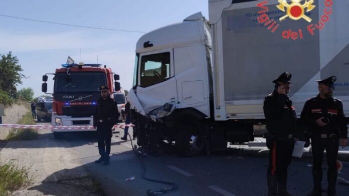 incidente stradale ss106 morto