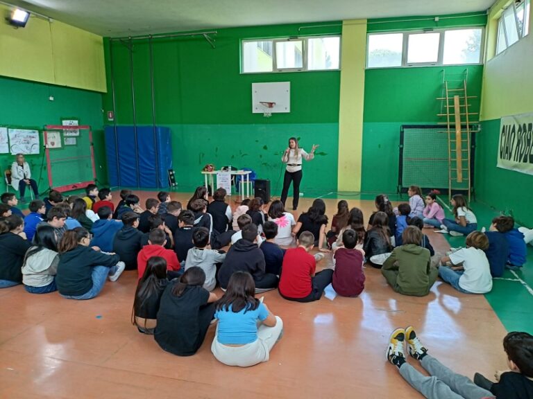 “Amare e valorizzare la Calabria”, il messaggio della scrittrice Staropoli Calafati, oggi a Rende