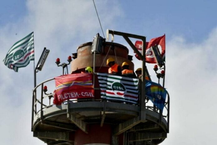 protesta operai cutro