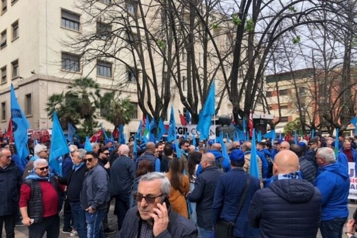 protesta sindacati cosenza
