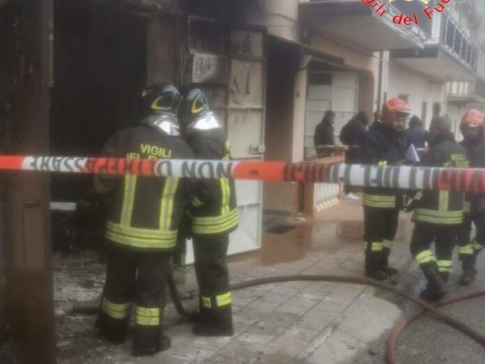 spezzano incendio magazzino