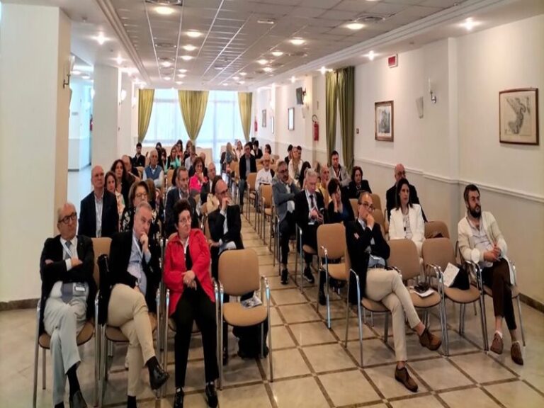 Molta partecipazione e tanti relatori importanti a Palmi per le “Giornate di aggiornamento medico: attualità ed opinioni correnti in medicina interna”