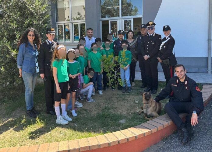 carabinieri incontro studenti