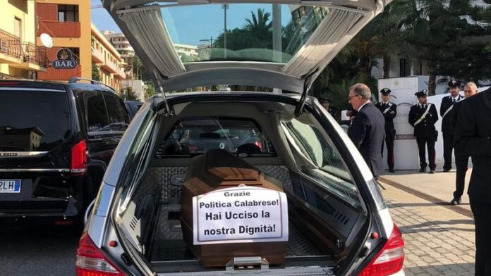 carri funebri protesta