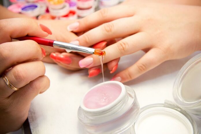 gel unghie manicure