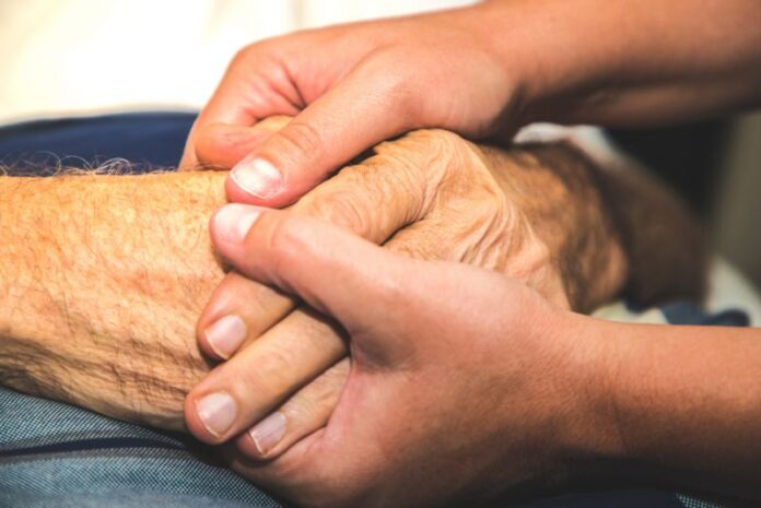 parkinson mani anziano