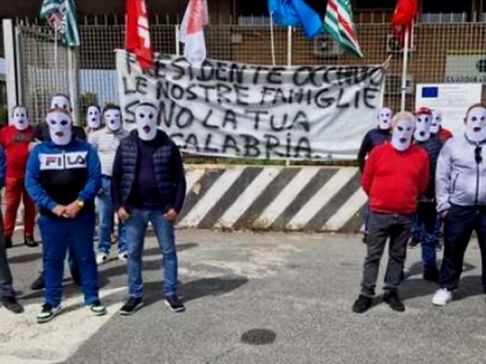 protesta lavoratori porto gioia tauro