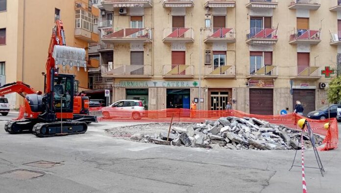 smantellamento della rotatoria di viale della Repubblica