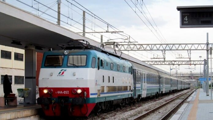 stazione treno ferrovia