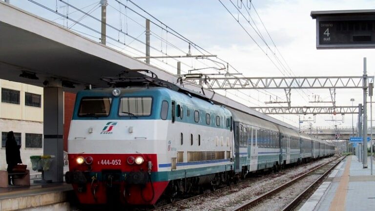 stazione treno ferrovia