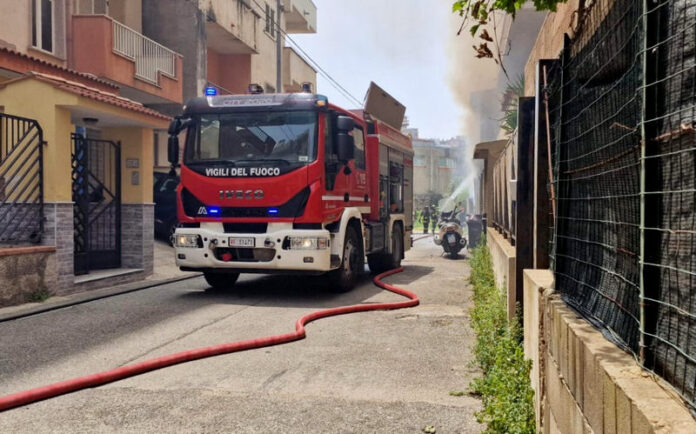 incendio capannone reggio
