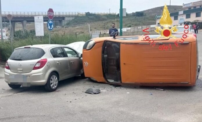 incidente catanzaro furgone