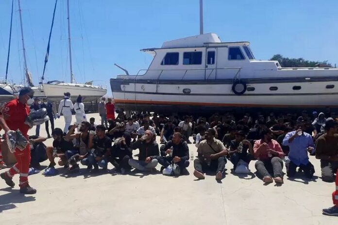 sbarco migranti Roccella_2024
