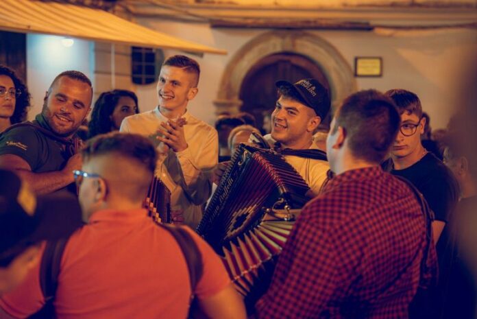 1. Felici e Conflenti